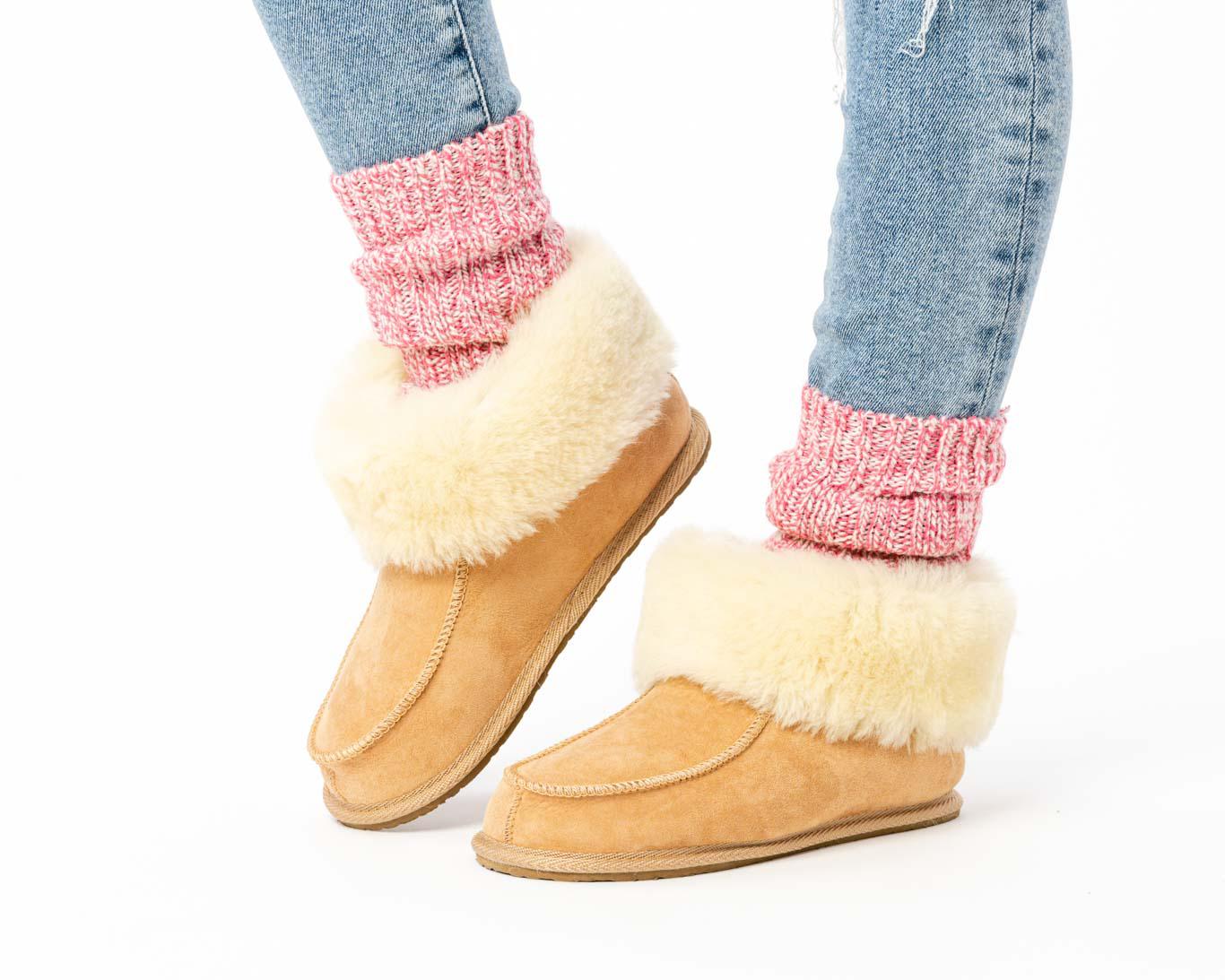 Damskie pantofle ze skóry owczej - kapcie z futerkiem