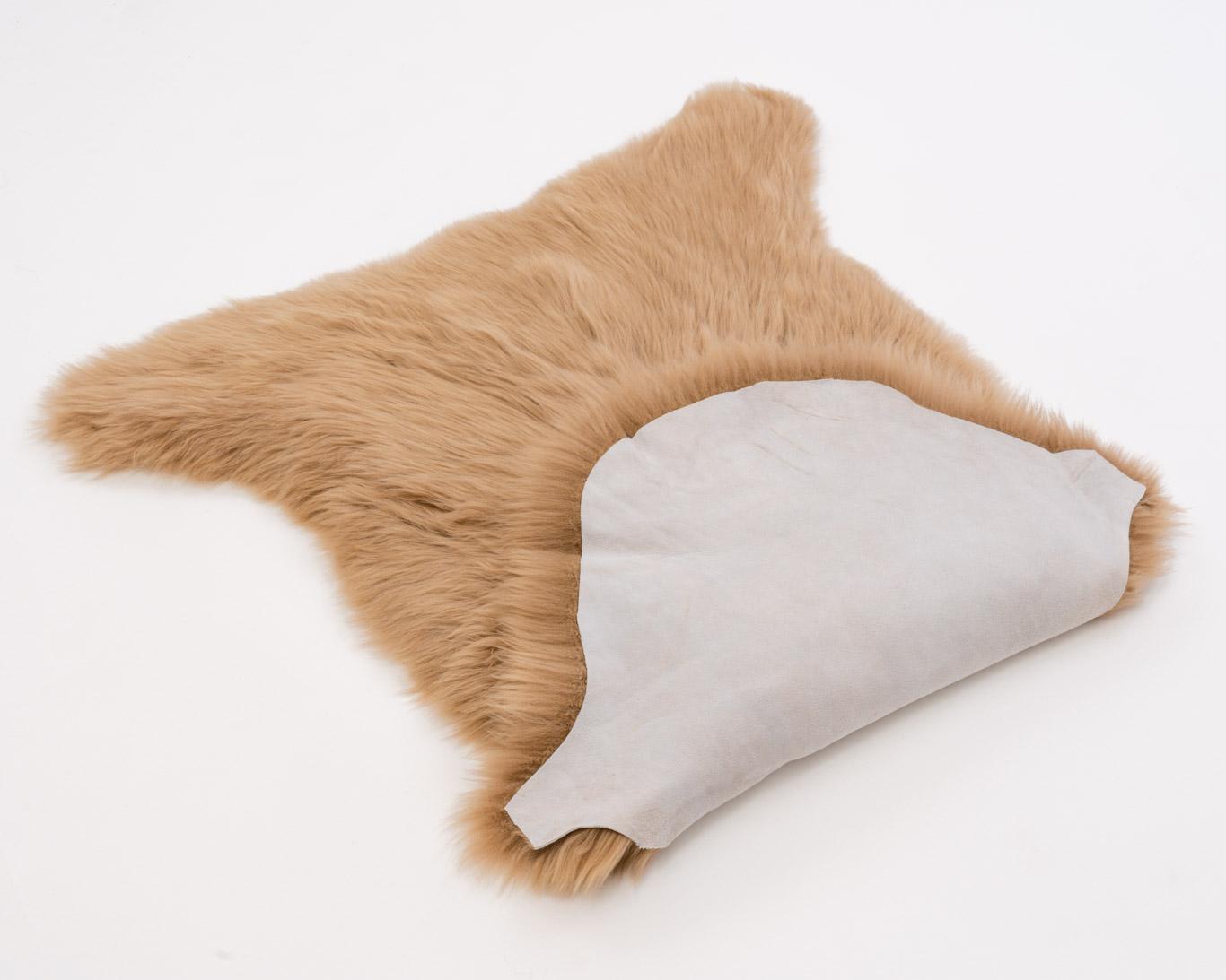 Skóra owcza dekoracyjna naturalna "Carmel" - 95 cm - obrazek 3