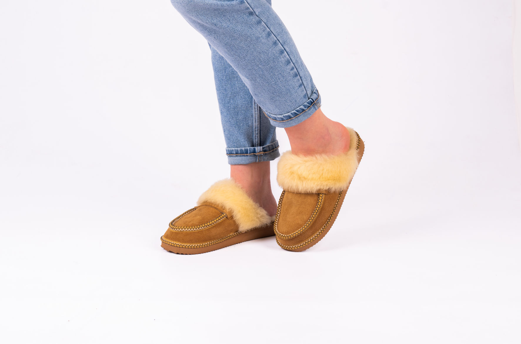 Skórzane Kapcie Damskie z Naturalnym Futerkiem - Beti