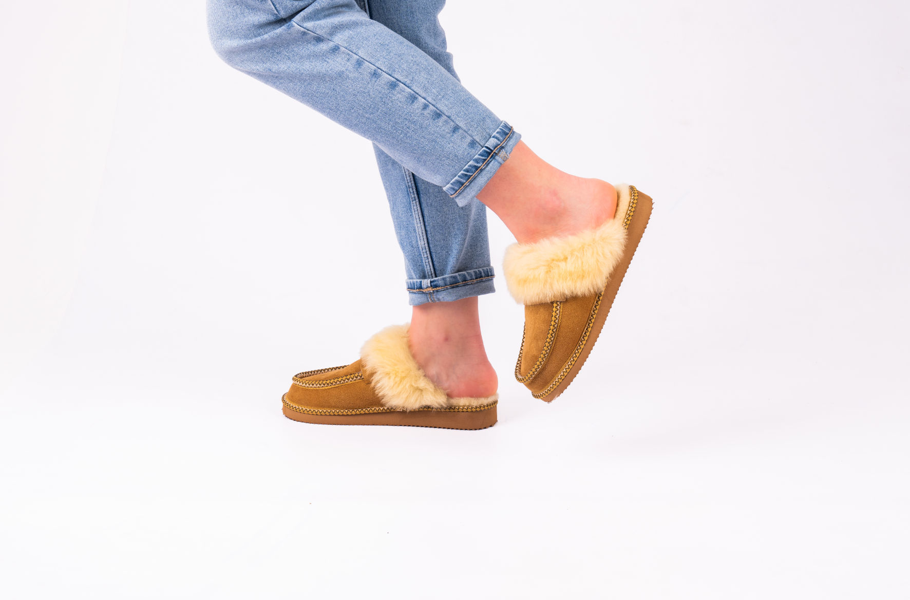 Skórzane Kapcie Damskie z Naturalnym Futerkiem - Beti